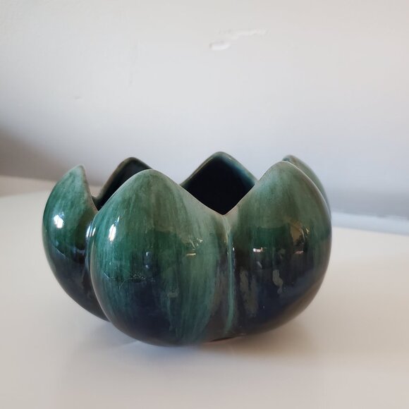 Vintage Blue Mountain Pottery Lotus Bowl/Planter - Picture 3 of 3